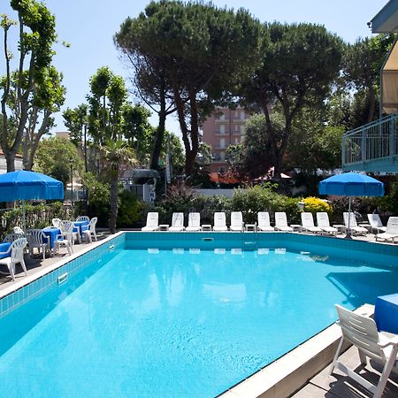Hotel Metropolitan Белларія-Іджеа-Марина Екстер'єр фото