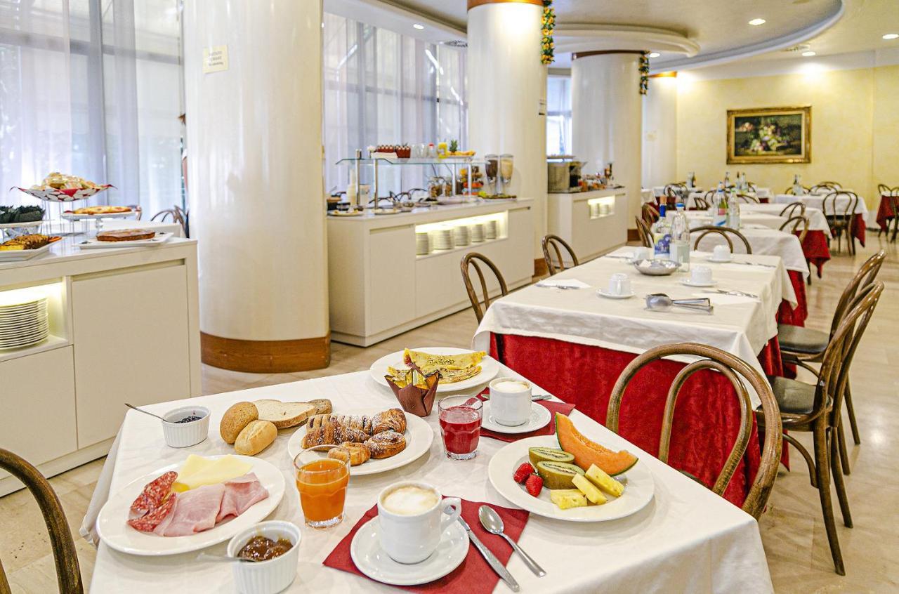 Hotel Metropolitan Белларія-Іджеа-Марина Екстер'єр фото