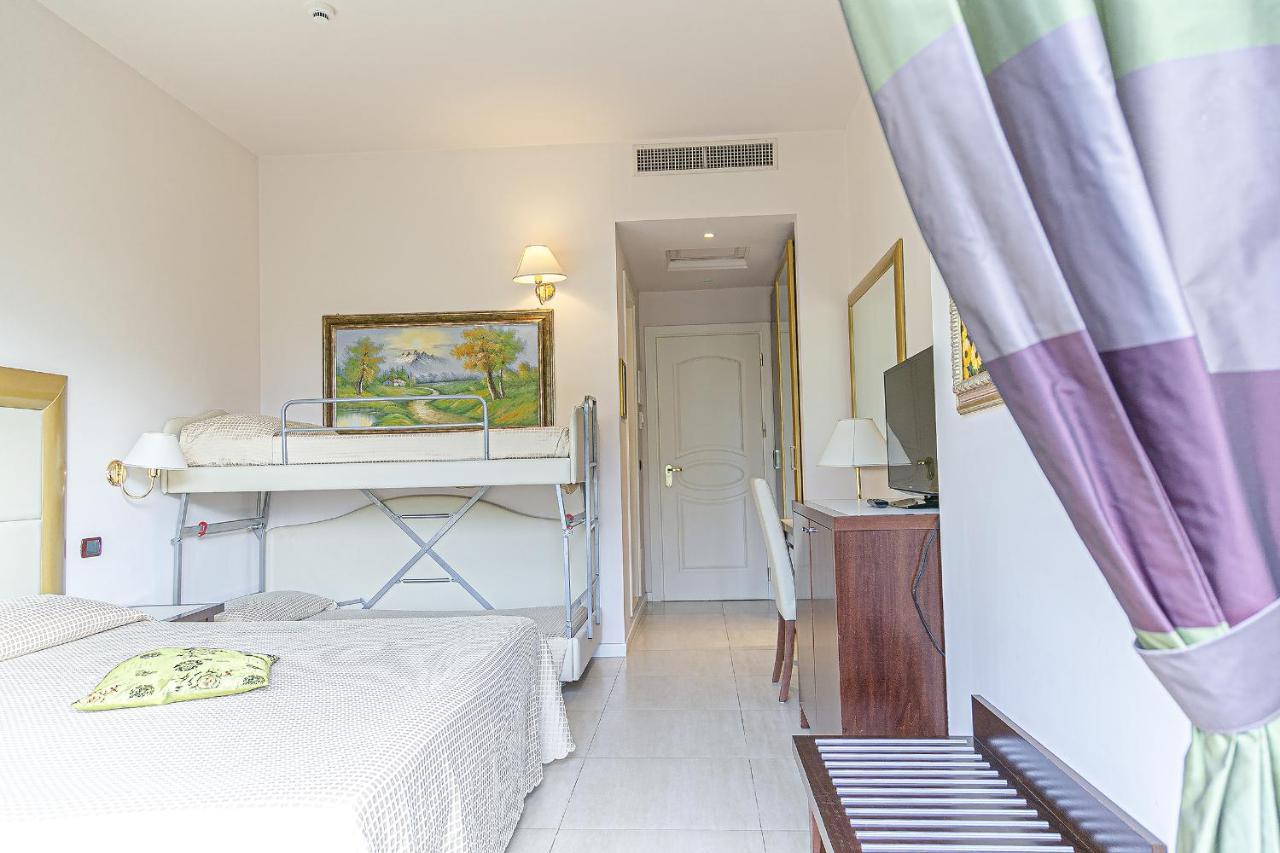 Hotel Metropolitan Белларія-Іджеа-Марина Екстер'єр фото