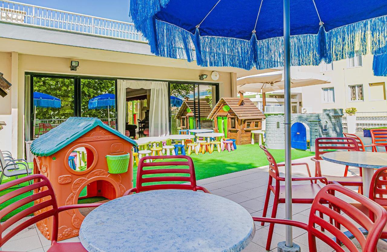Hotel Metropolitan Белларія-Іджеа-Марина Екстер'єр фото