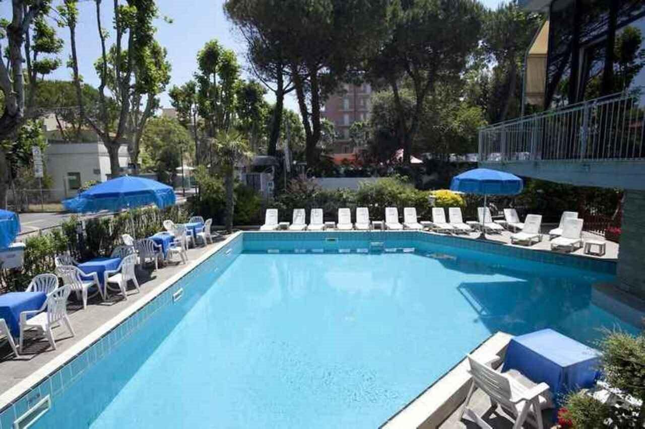 Hotel Metropolitan Белларія-Іджеа-Марина Екстер'єр фото