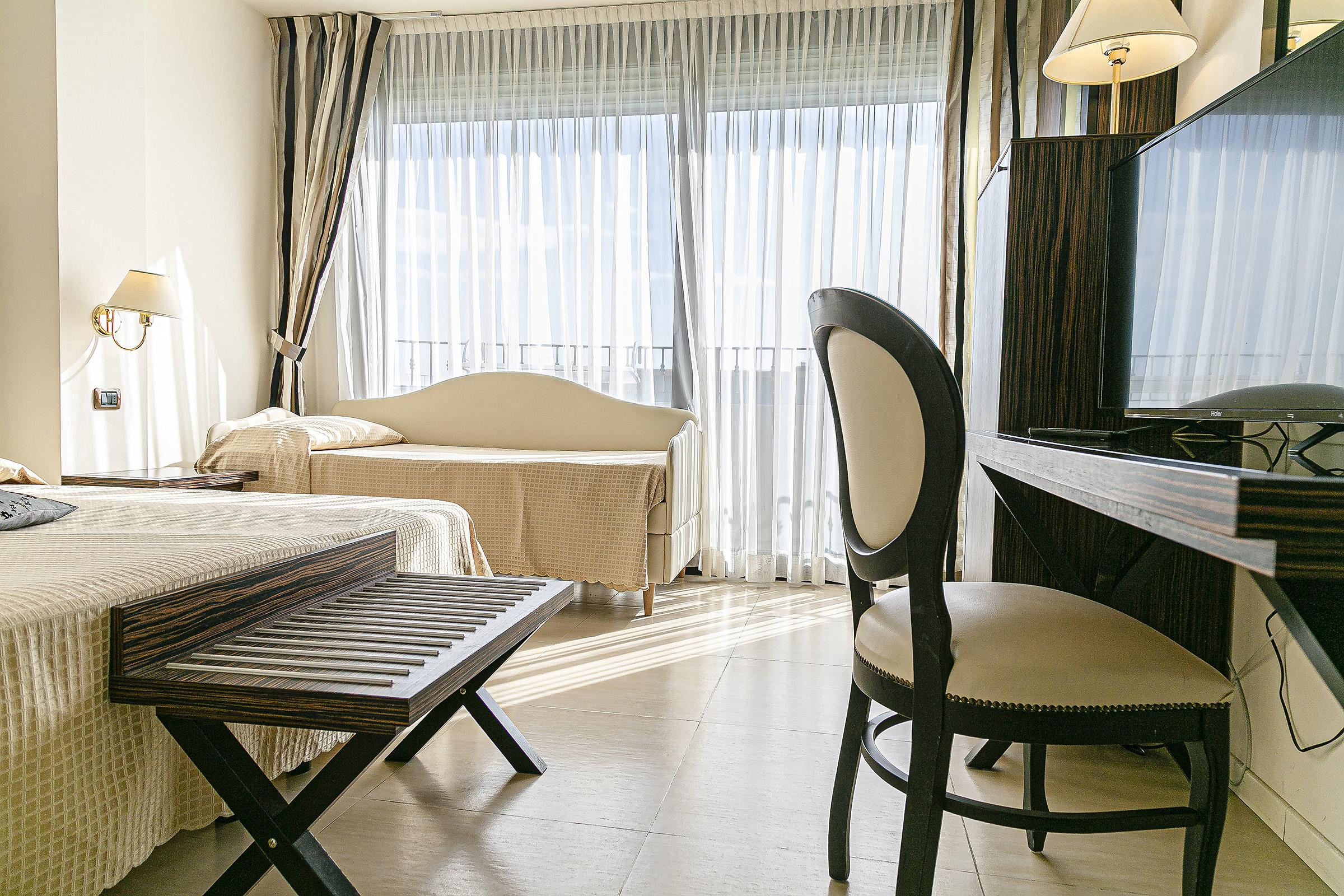 Hotel Metropolitan Белларія-Іджеа-Марина Екстер'єр фото