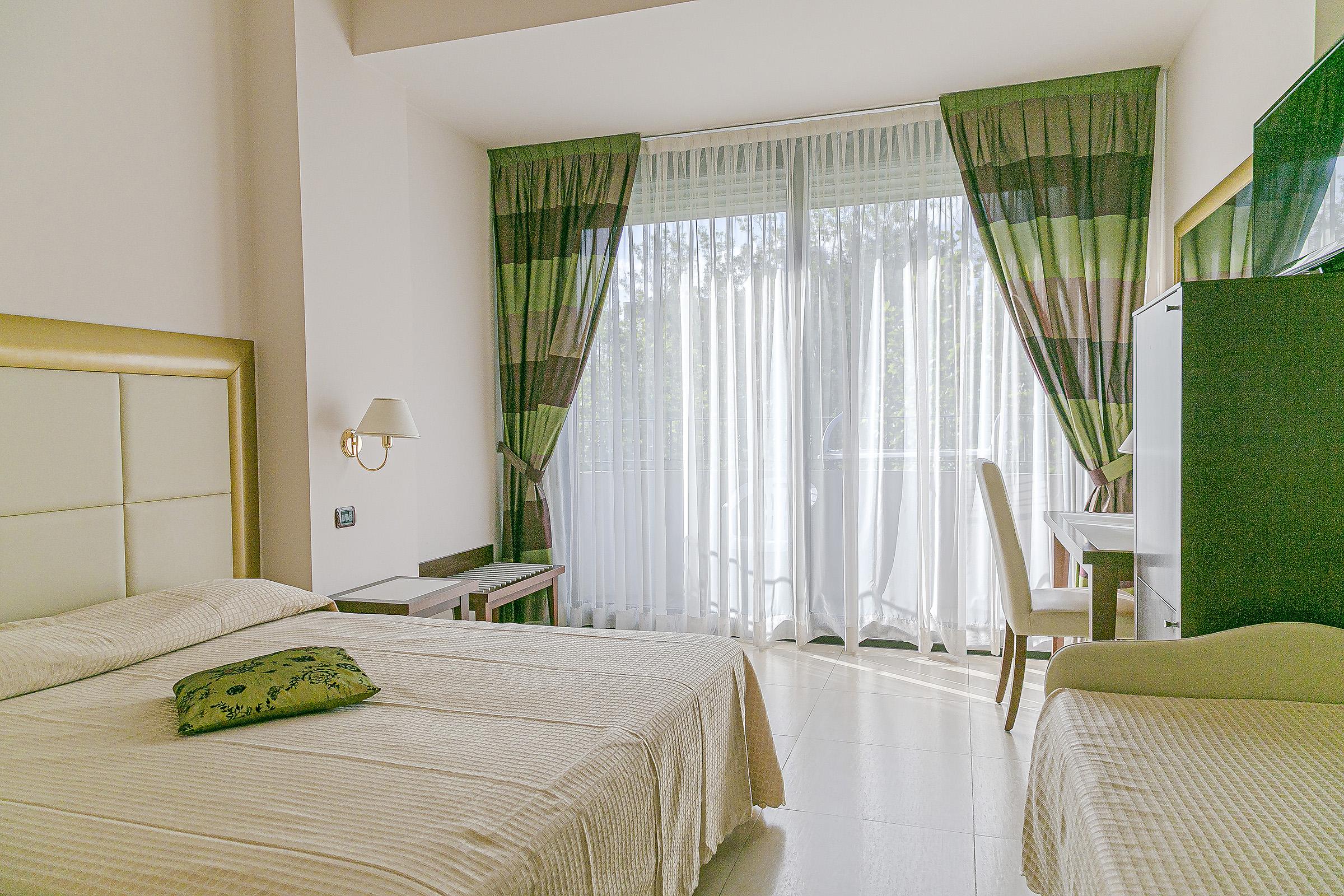 Hotel Metropolitan Белларія-Іджеа-Марина Екстер'єр фото
