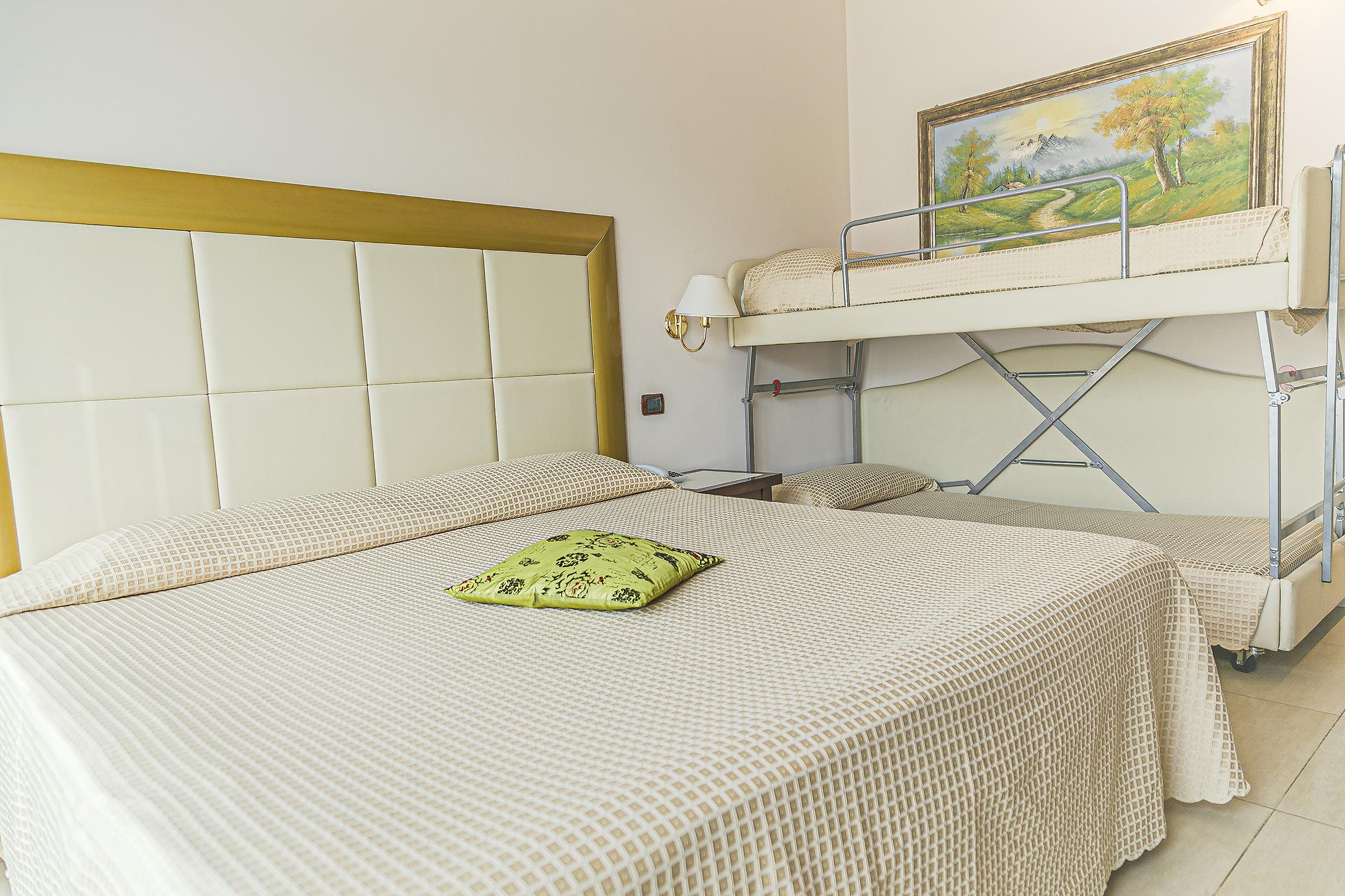 Hotel Metropolitan Белларія-Іджеа-Марина Екстер'єр фото