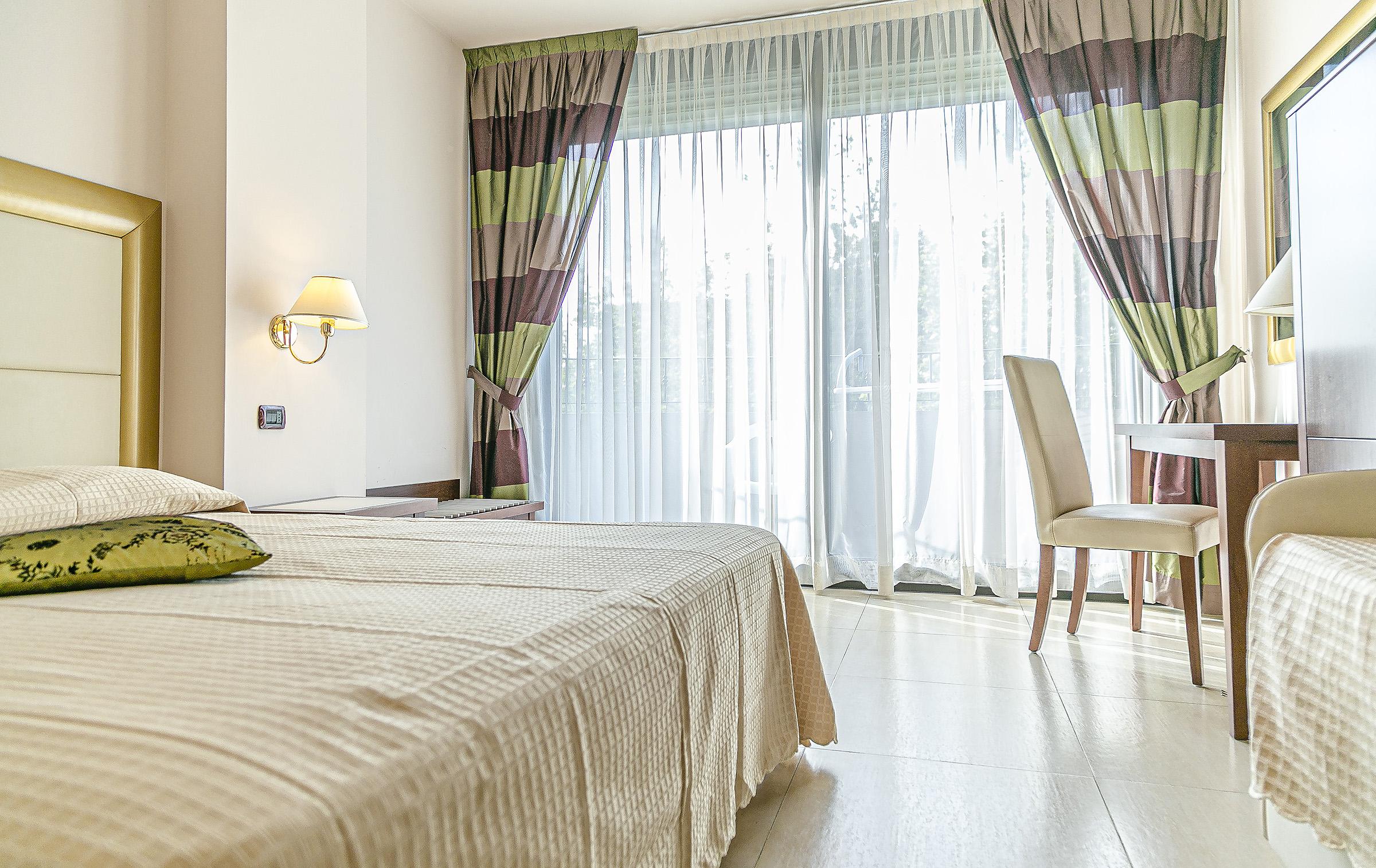 Hotel Metropolitan Белларія-Іджеа-Марина Екстер'єр фото