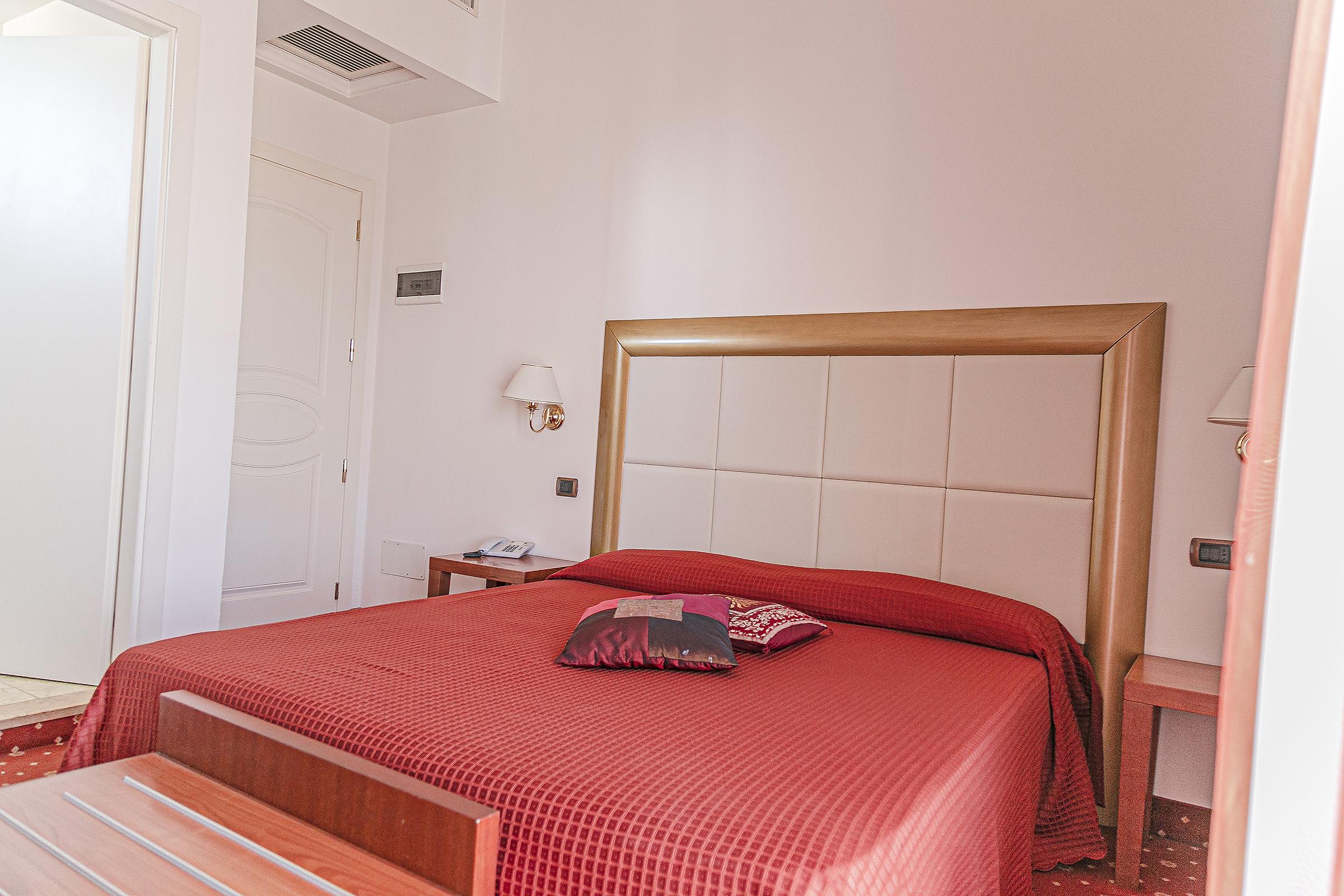 Hotel Metropolitan Белларія-Іджеа-Марина Екстер'єр фото