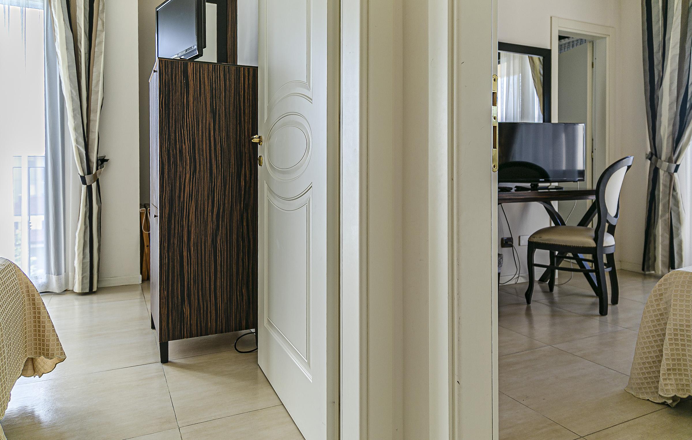 Hotel Metropolitan Белларія-Іджеа-Марина Екстер'єр фото
