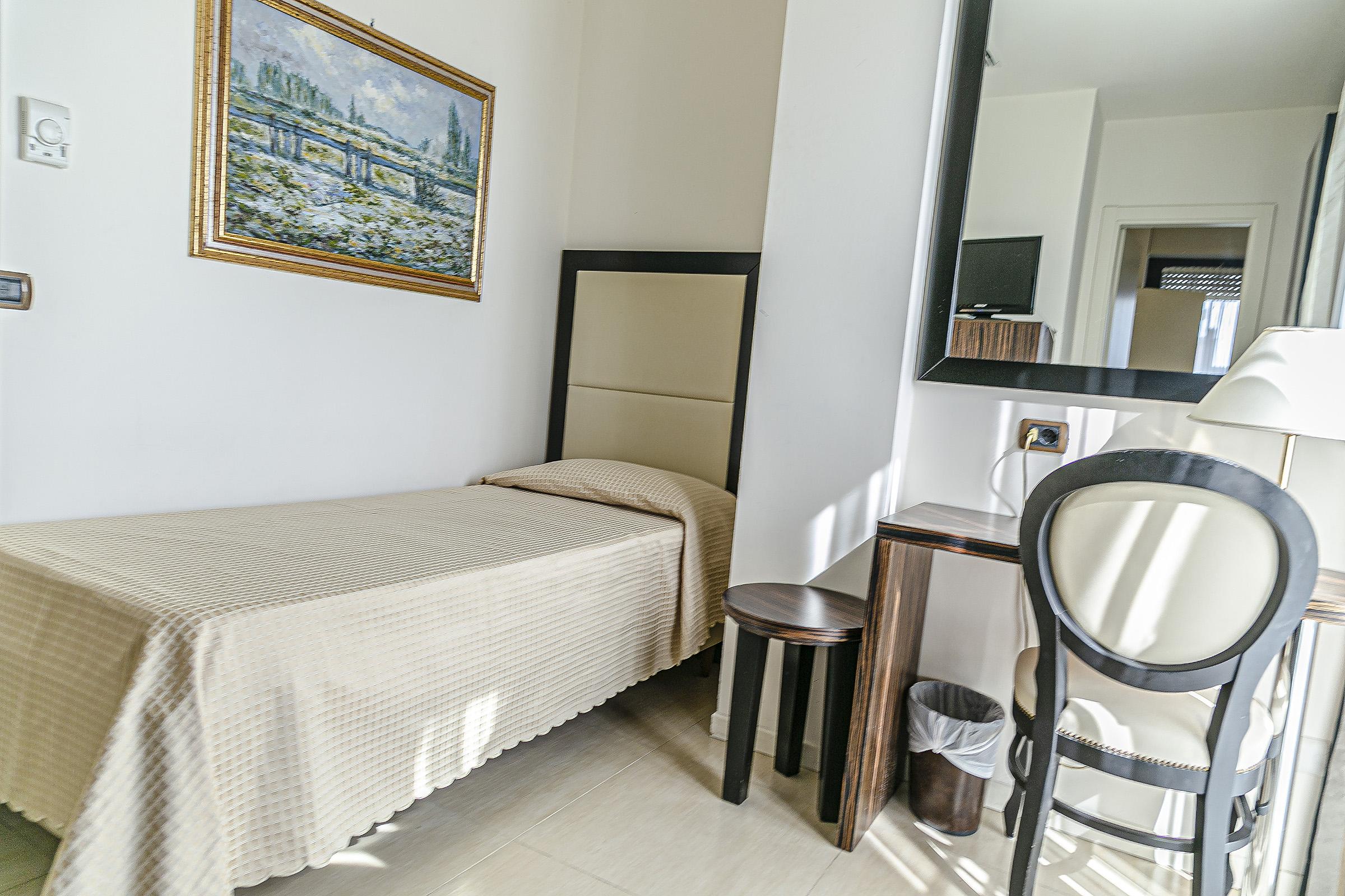 Hotel Metropolitan Белларія-Іджеа-Марина Екстер'єр фото