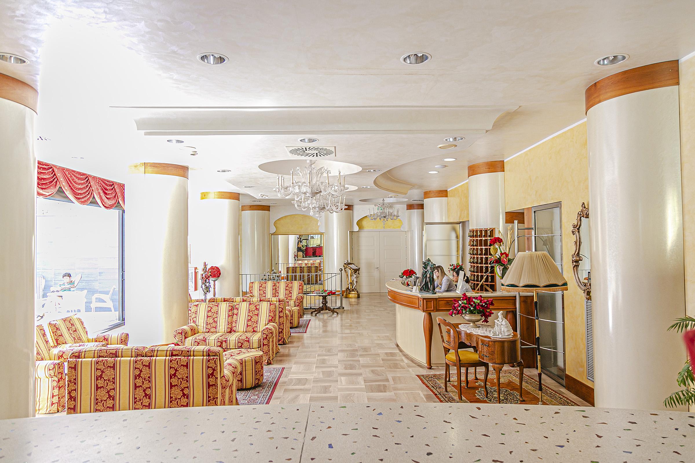 Hotel Metropolitan Белларія-Іджеа-Марина Екстер'єр фото