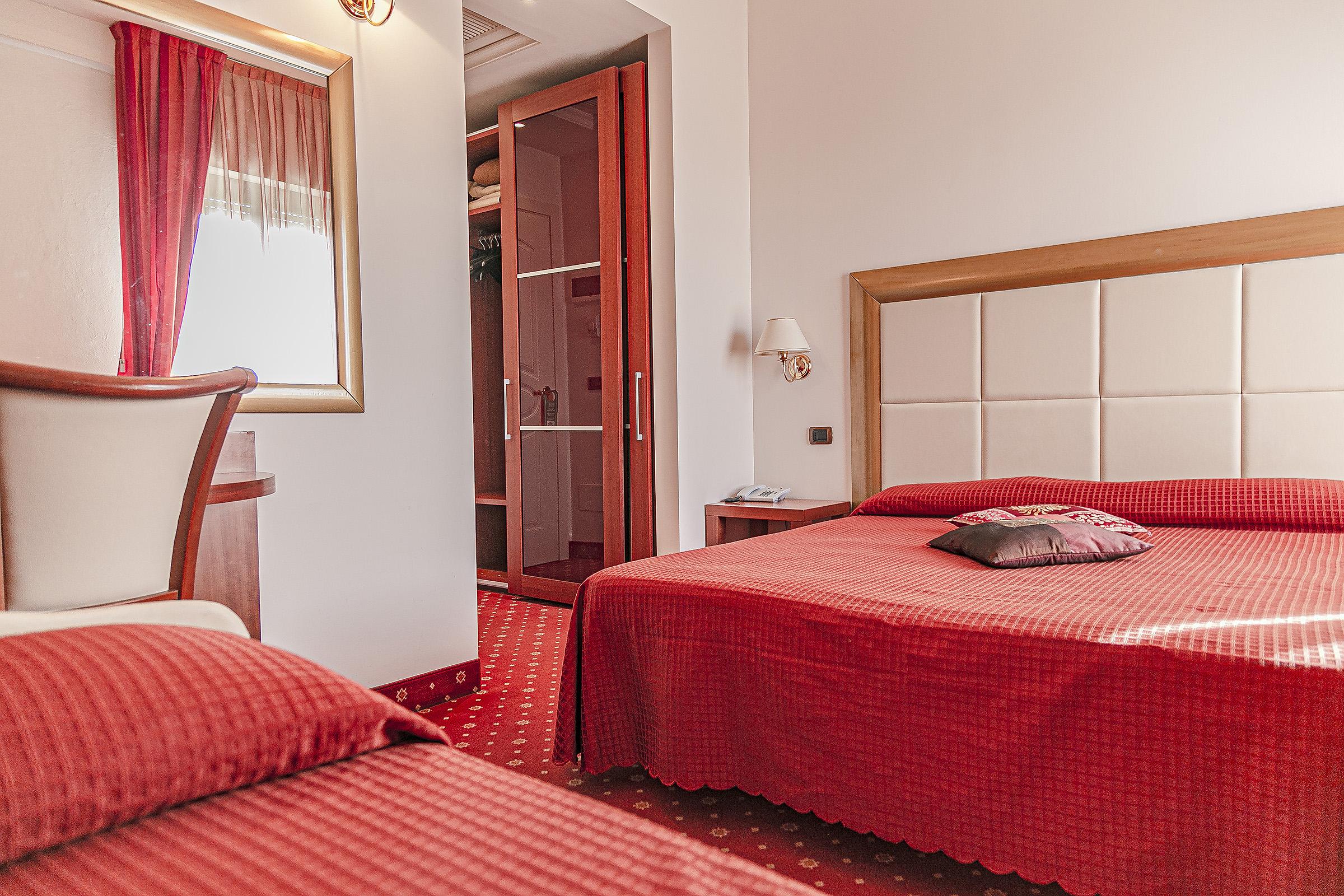 Hotel Metropolitan Белларія-Іджеа-Марина Екстер'єр фото