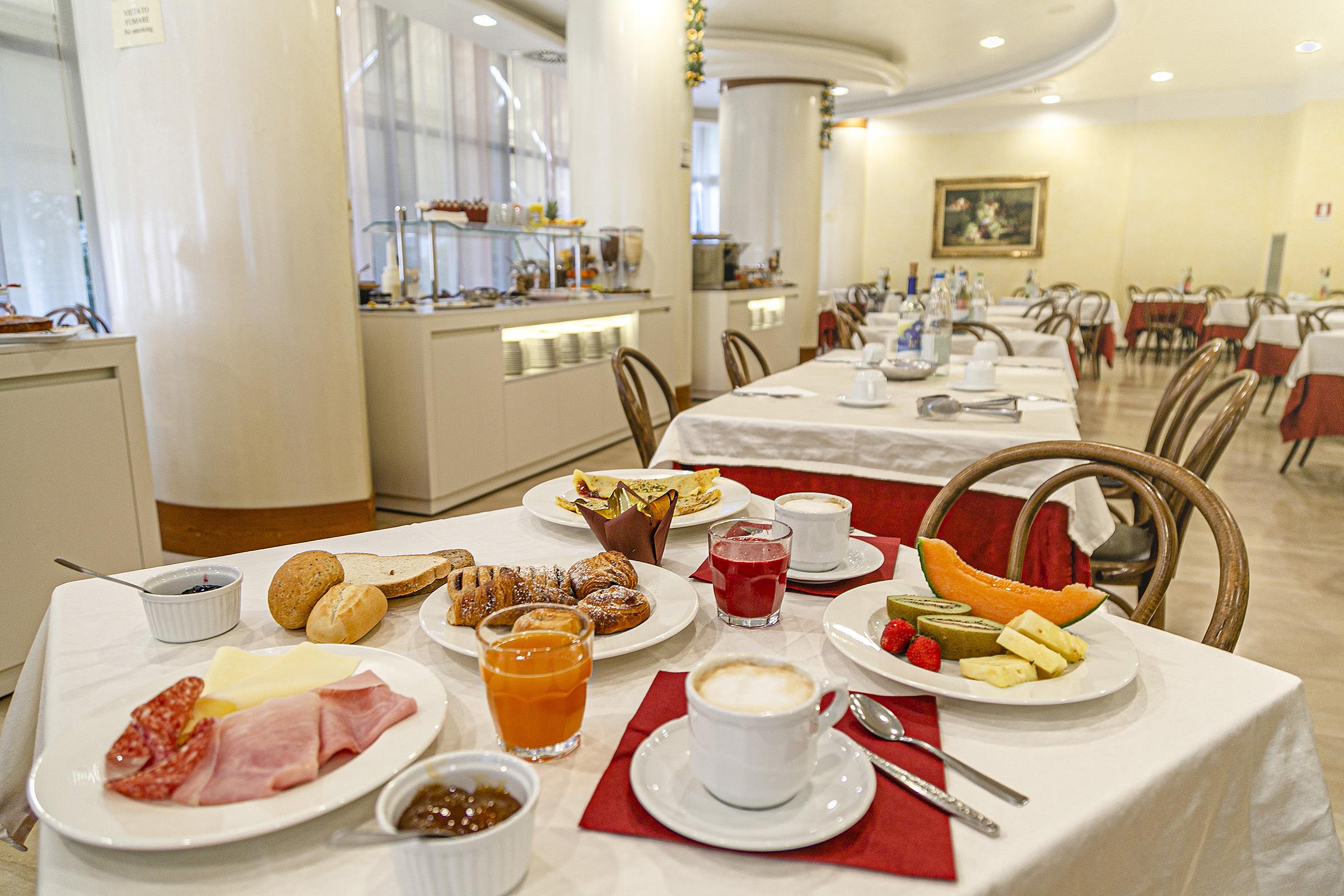 Hotel Metropolitan Белларія-Іджеа-Марина Екстер'єр фото