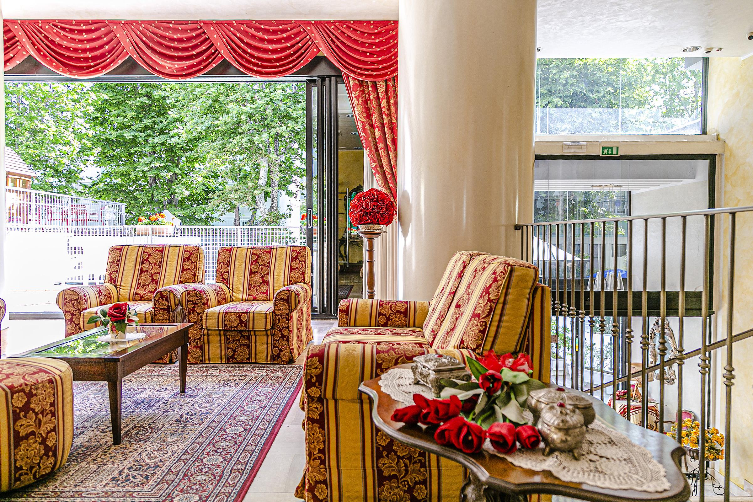 Hotel Metropolitan Белларія-Іджеа-Марина Екстер'єр фото