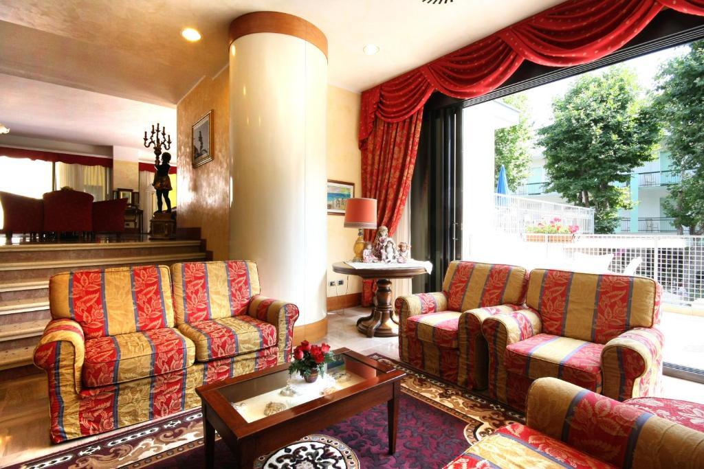 Hotel Metropolitan Белларія-Іджеа-Марина Екстер'єр фото