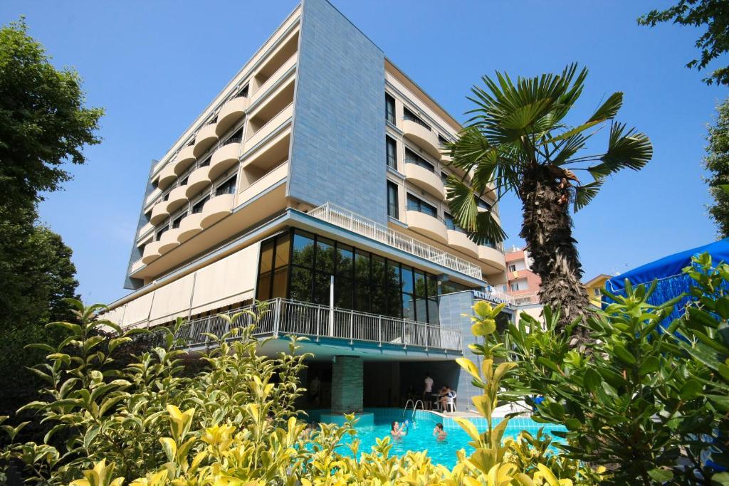 Hotel Metropolitan Белларія-Іджеа-Марина Екстер'єр фото