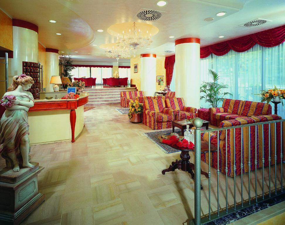 Hotel Metropolitan Белларія-Іджеа-Марина Екстер'єр фото