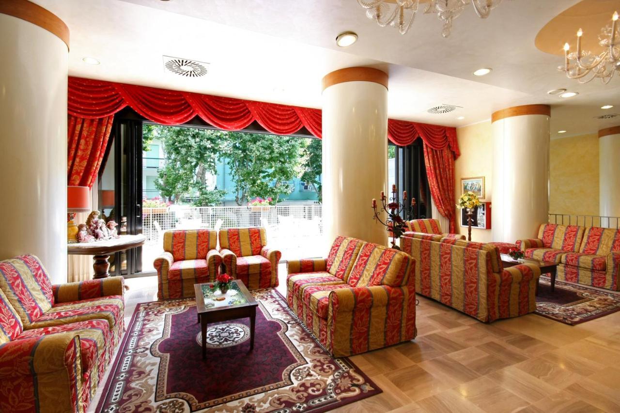 Hotel Metropolitan Белларія-Іджеа-Марина Екстер'єр фото
