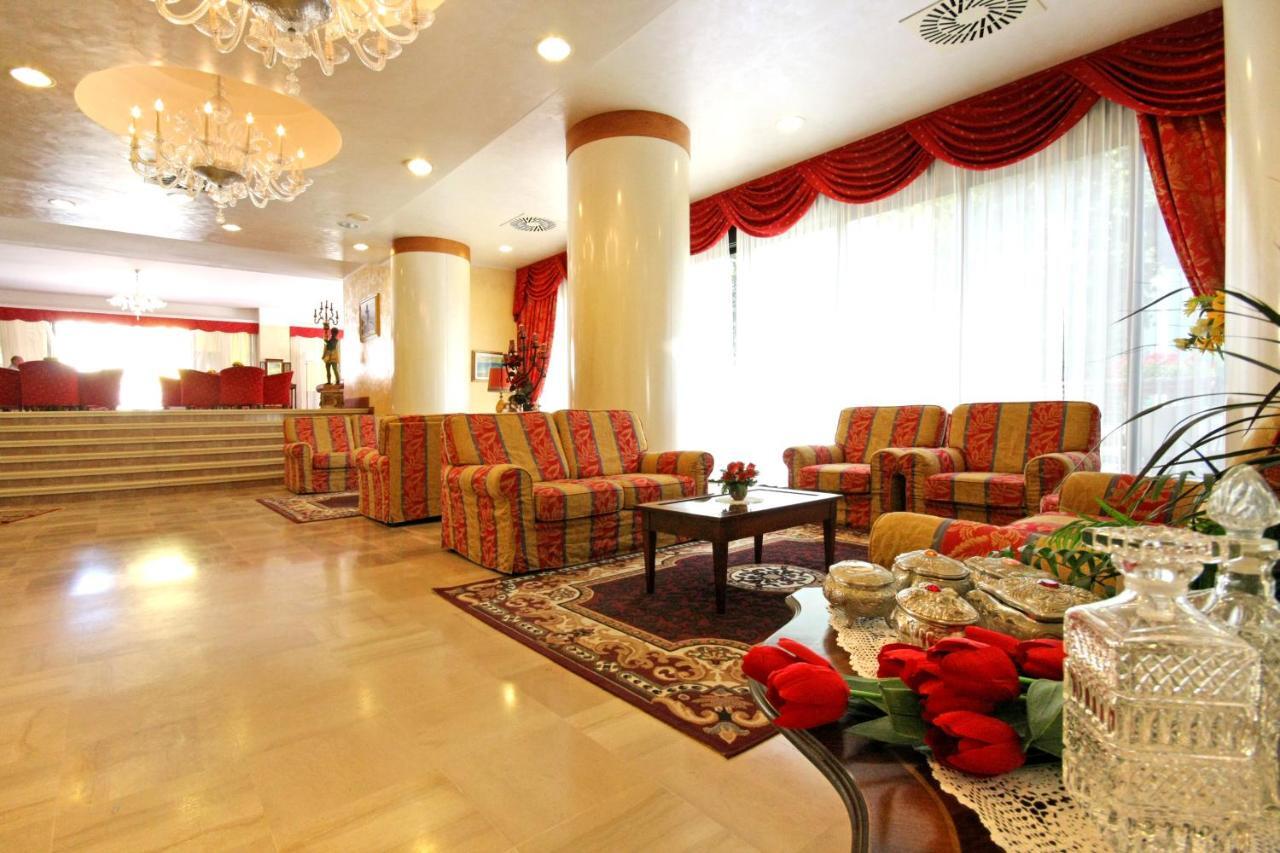 Hotel Metropolitan Белларія-Іджеа-Марина Екстер'єр фото